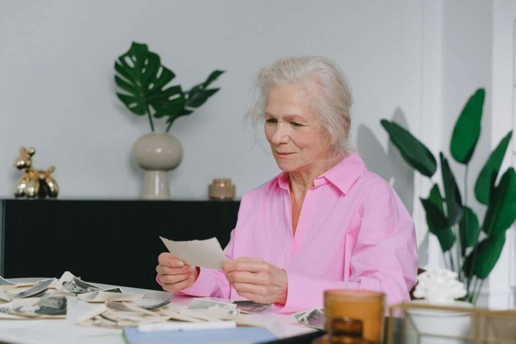 an image showing Alzheimer's Association Support Groups attende